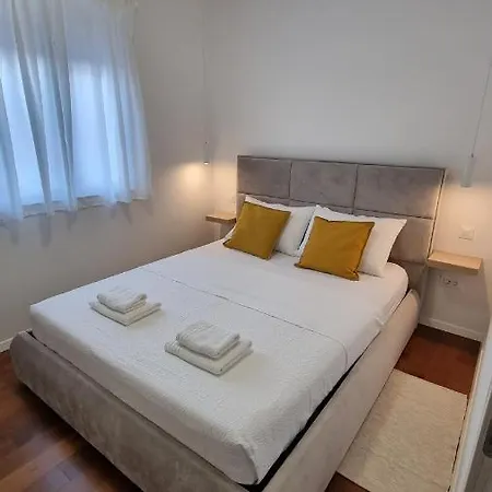 Maslina House - Family 1 With Pool Apartment