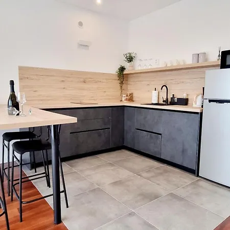Apartment Maslina House - Family 1 With Pool Solin