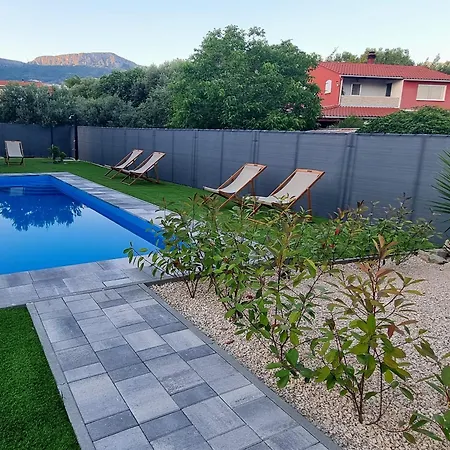 Apartment Maslina House - Family 1 With Pool *